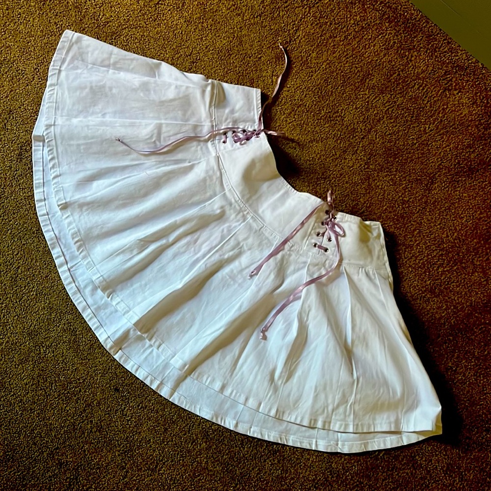 2X Dolls Kill - Sugar Thrillz white pleated shirt with ribbon accent.